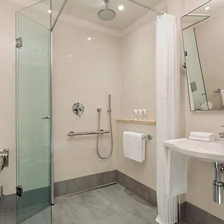 Ξενοδοχείο Le Meridien Visconti 4*
